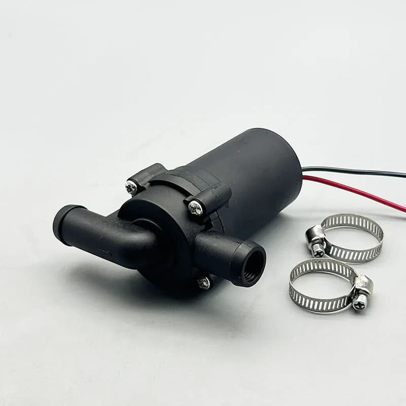 La nouvelle pompe à eau de voiture 12V 18W renforce automatiquement le chauffage de la climatisation et accélère la circulation de l'eau.