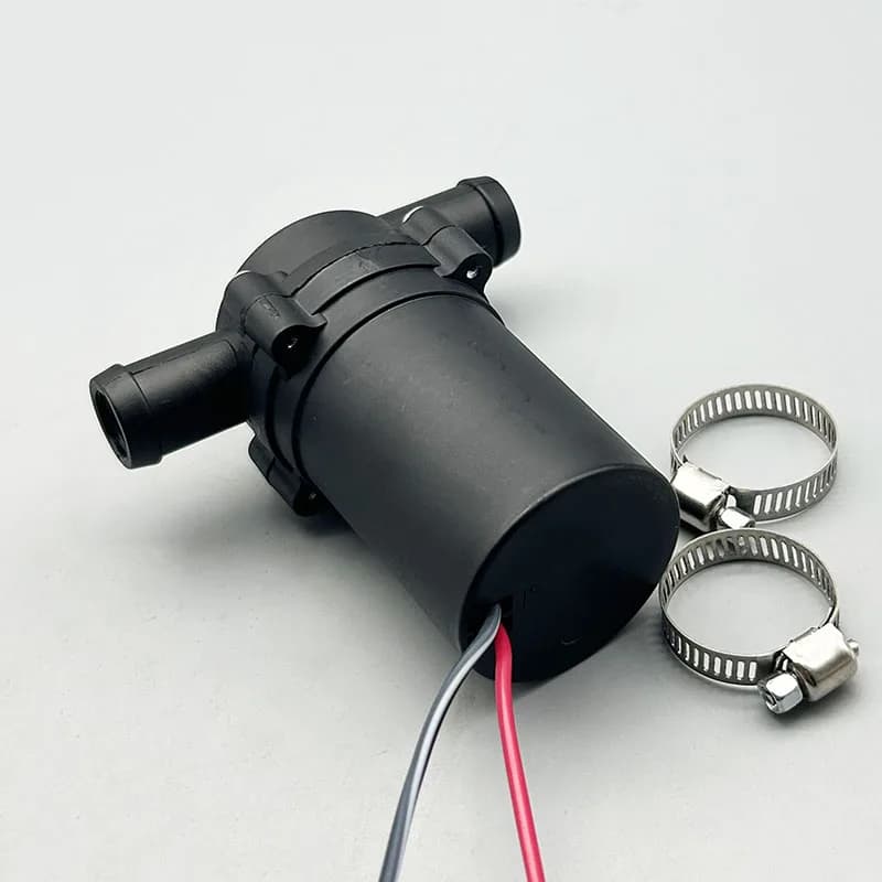 La nouvelle pompe à eau de voiture 12V 18W renforce automatiquement le chauffage de la climatisation et accélère la circulation de l'eau.