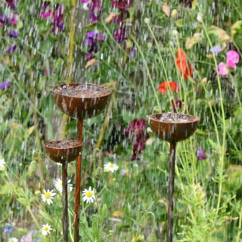 Ensemble de 3 mangeoires à oiseaux en forme de collecteurs de pluie rouillés pour la décoration extérieure du jardin, station d'arrosage ▪