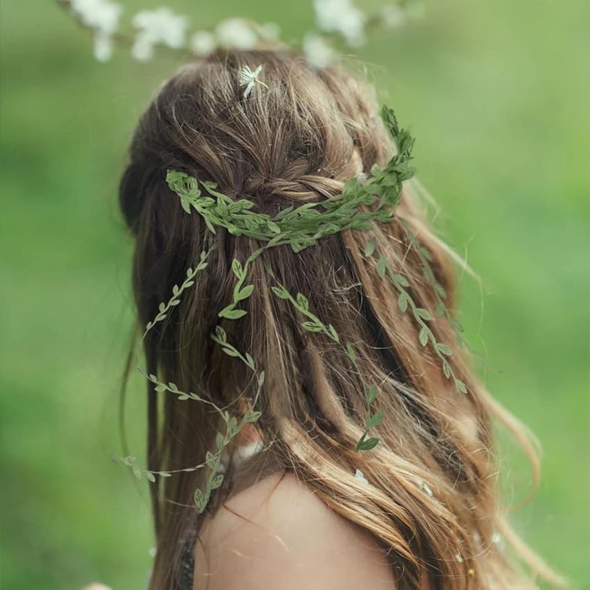 Couronne de feuilles de fleurs artificielles