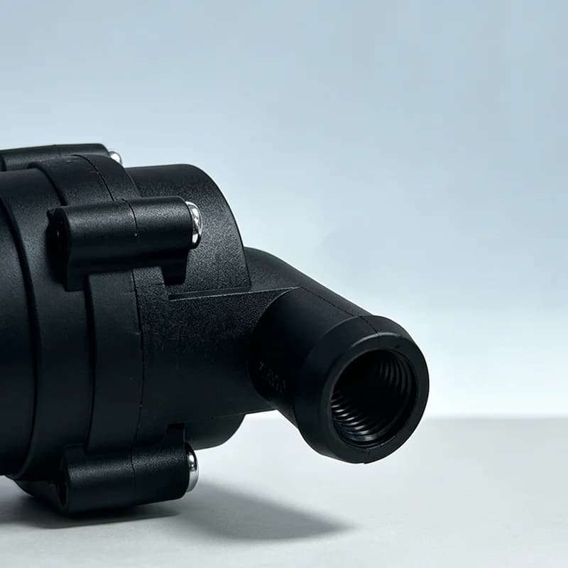 La nouvelle pompe à eau de voiture 12V 18W renforce automatiquement le chauffage de la climatisation et accélère la circulation de l'eau.