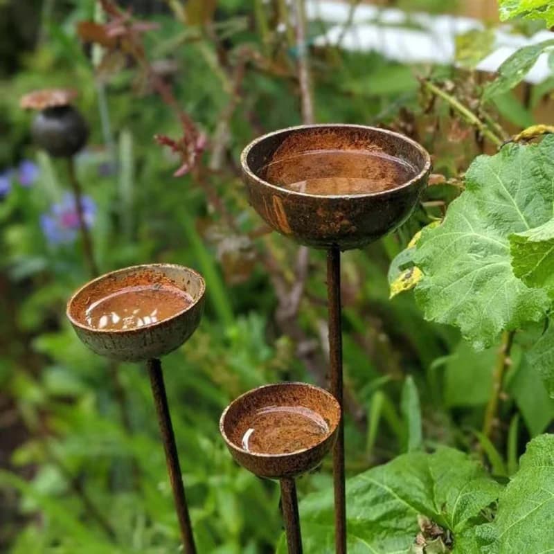 Ensemble de 3 mangeoires à oiseaux en forme de collecteurs de pluie rouillés pour la décoration extérieure du jardin, station d'arrosage ▪
