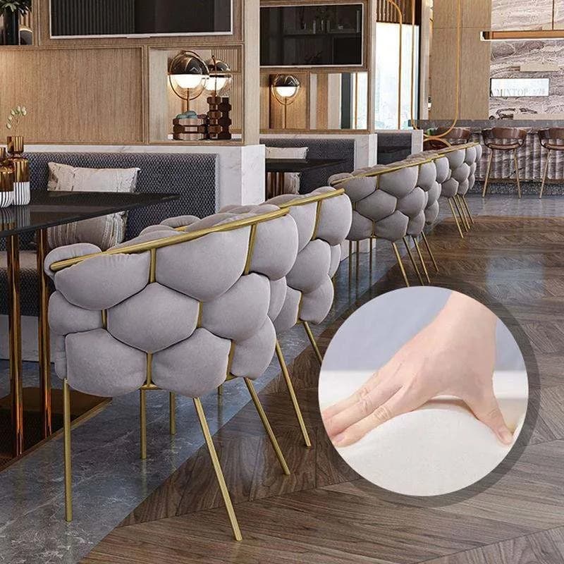 Fauteuils de salon modernes et confortables, design élégant, style relaxant, accessoires de luxe pour la maison