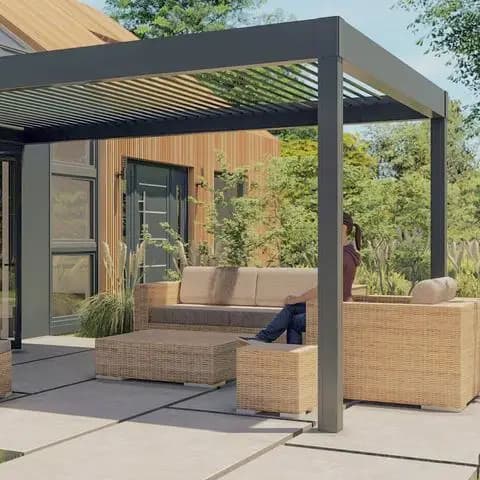 Pergola électrique à persiennes en aluminium