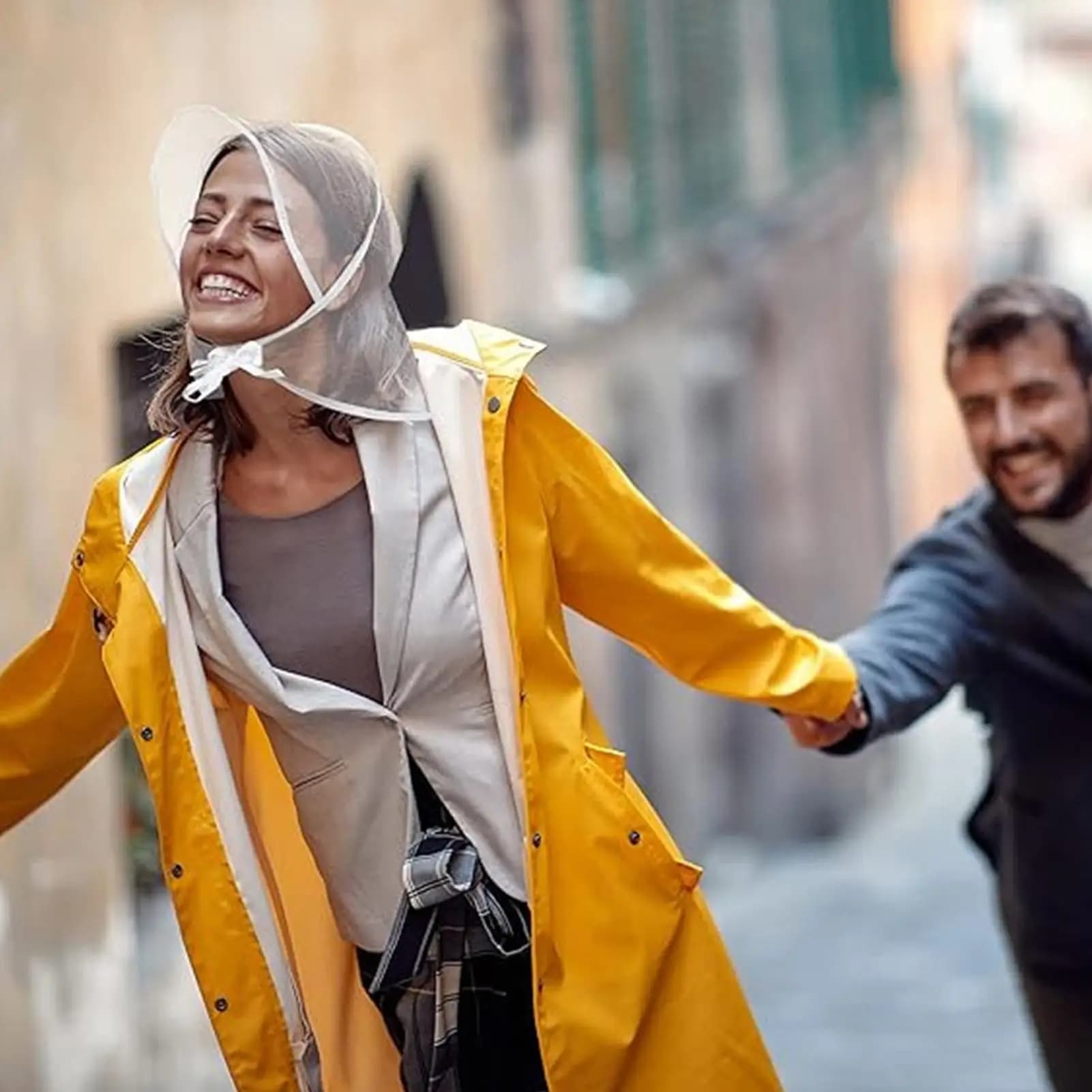 Chapeau de pluie transparent réutilisable imperméable à large bord pour femme, idéal pour les activités de plein air, la randonnée, le jardinage, le shopping, la plage et la protection contre le vent