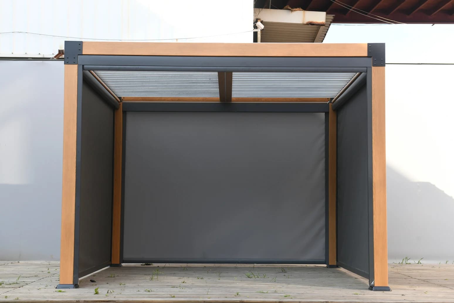 Pergola imperméable pour jardin de loisirs