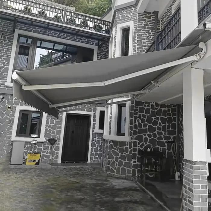 Auvent en aluminium rétractable manuel de grande taille