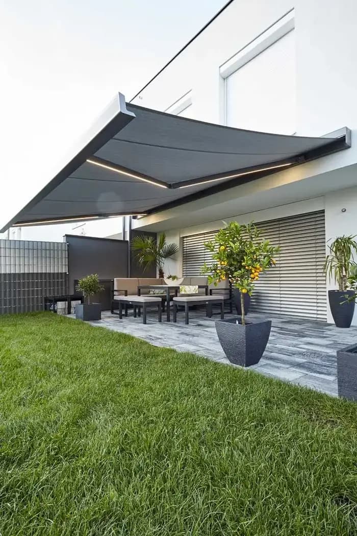 Auvent extérieur durable motorisé en gros d'usine avec éclairage LED auvents rétractables
